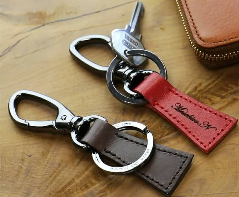 イニシャル入りレザーキーホルダー